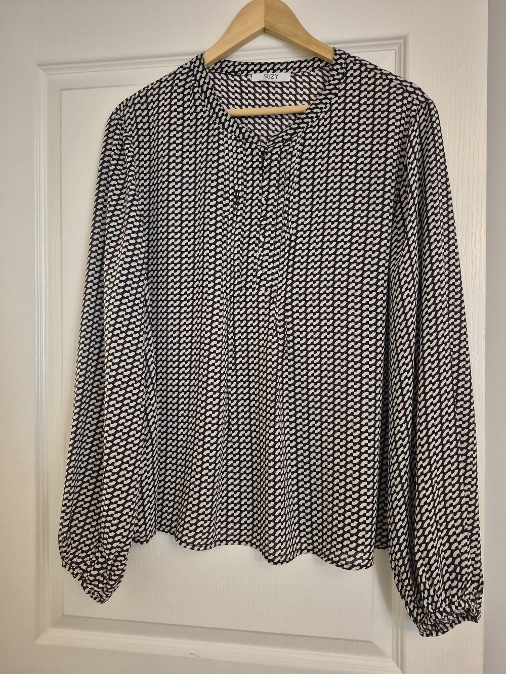 Suzy Black & White Printed Long-Sleeve Blouse